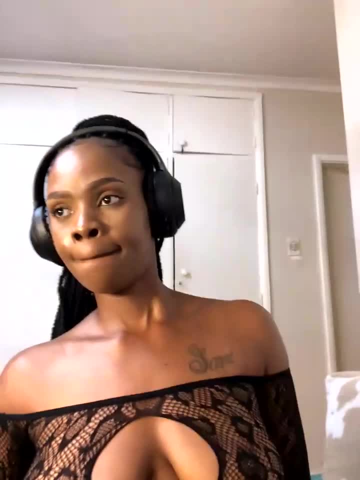 LuciousLips96